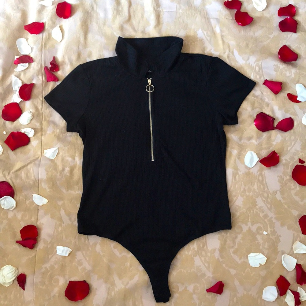 Body suit shirt with collar and zipper